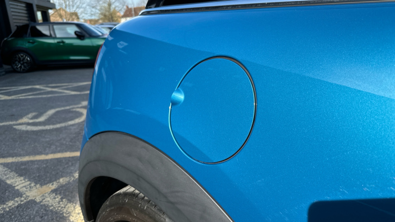 MINI Hatchback 1.5 Cooper Exclusive 3dr Auto Petrol Hatchback